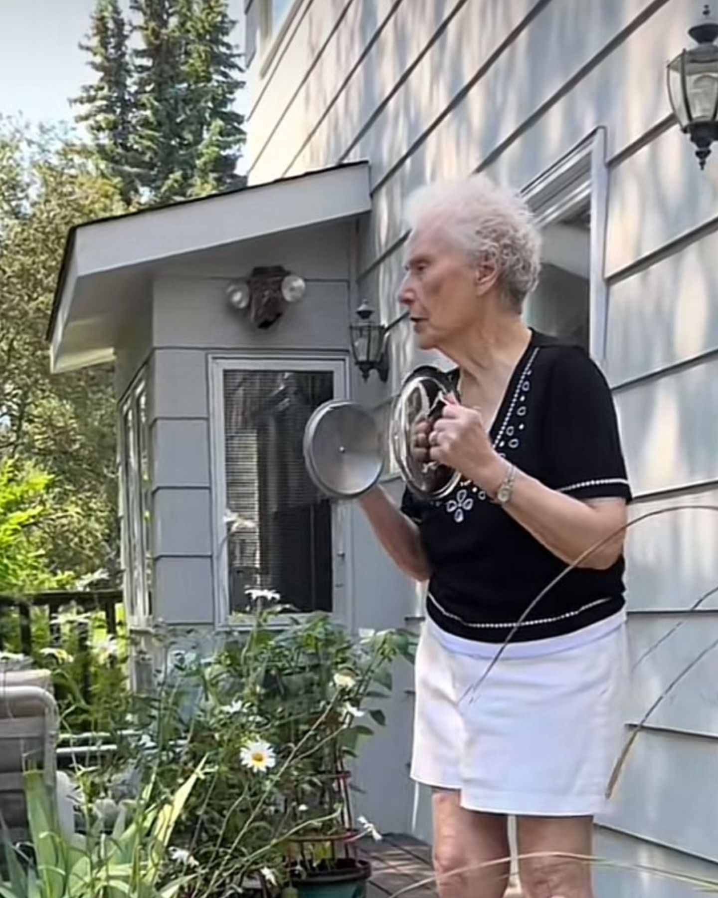 senior woman claping with coverlids