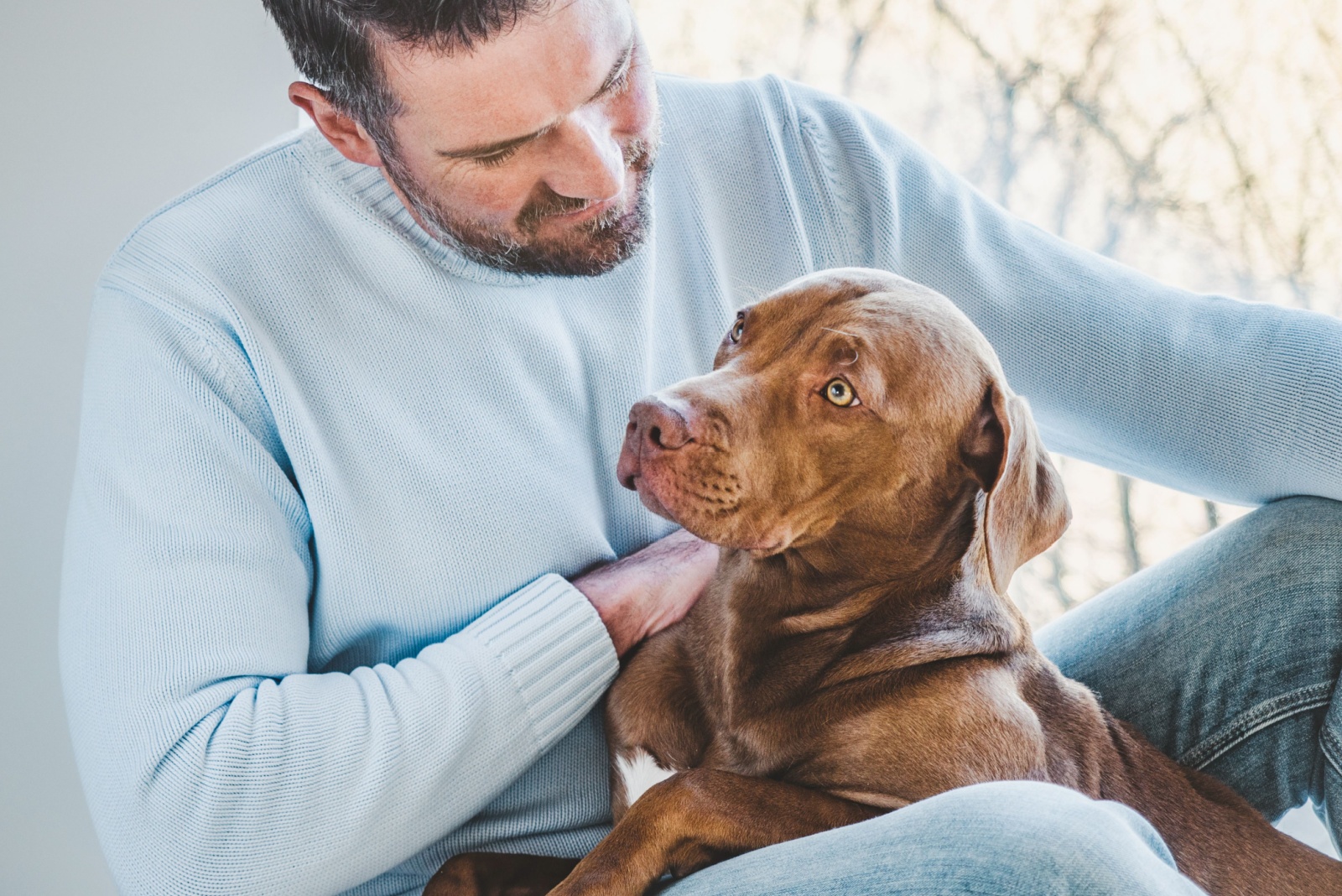 man with a senior dog