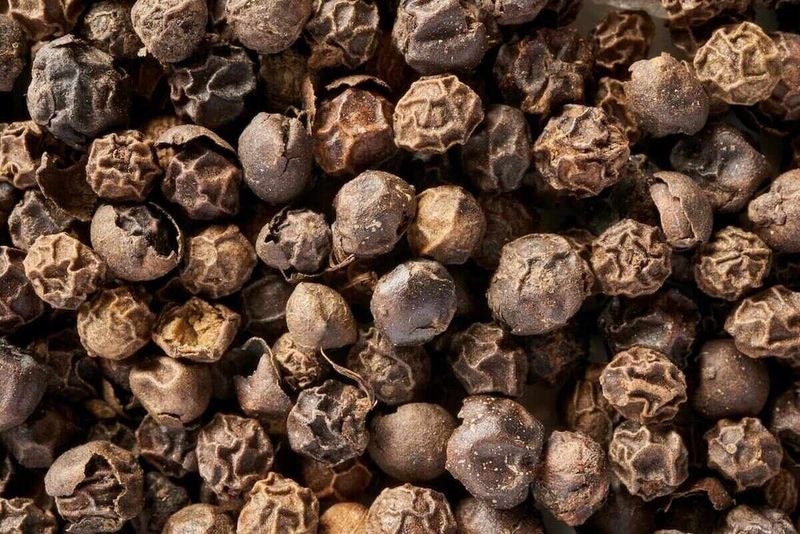 Ground Pepper Poses More Risks Than Whole Peppercorns